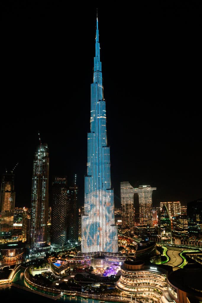 Night view of Burj Khalifa illuminated in Dubai skyline.